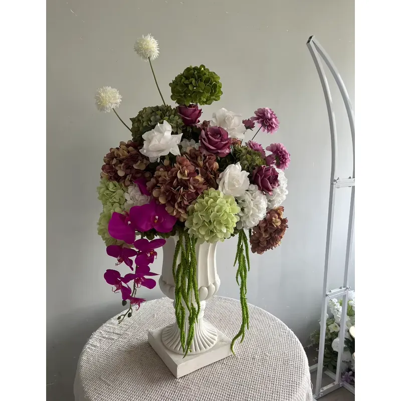 Home Decor Trend 2026 - Boule de fleurs artificielles tendance 2026
