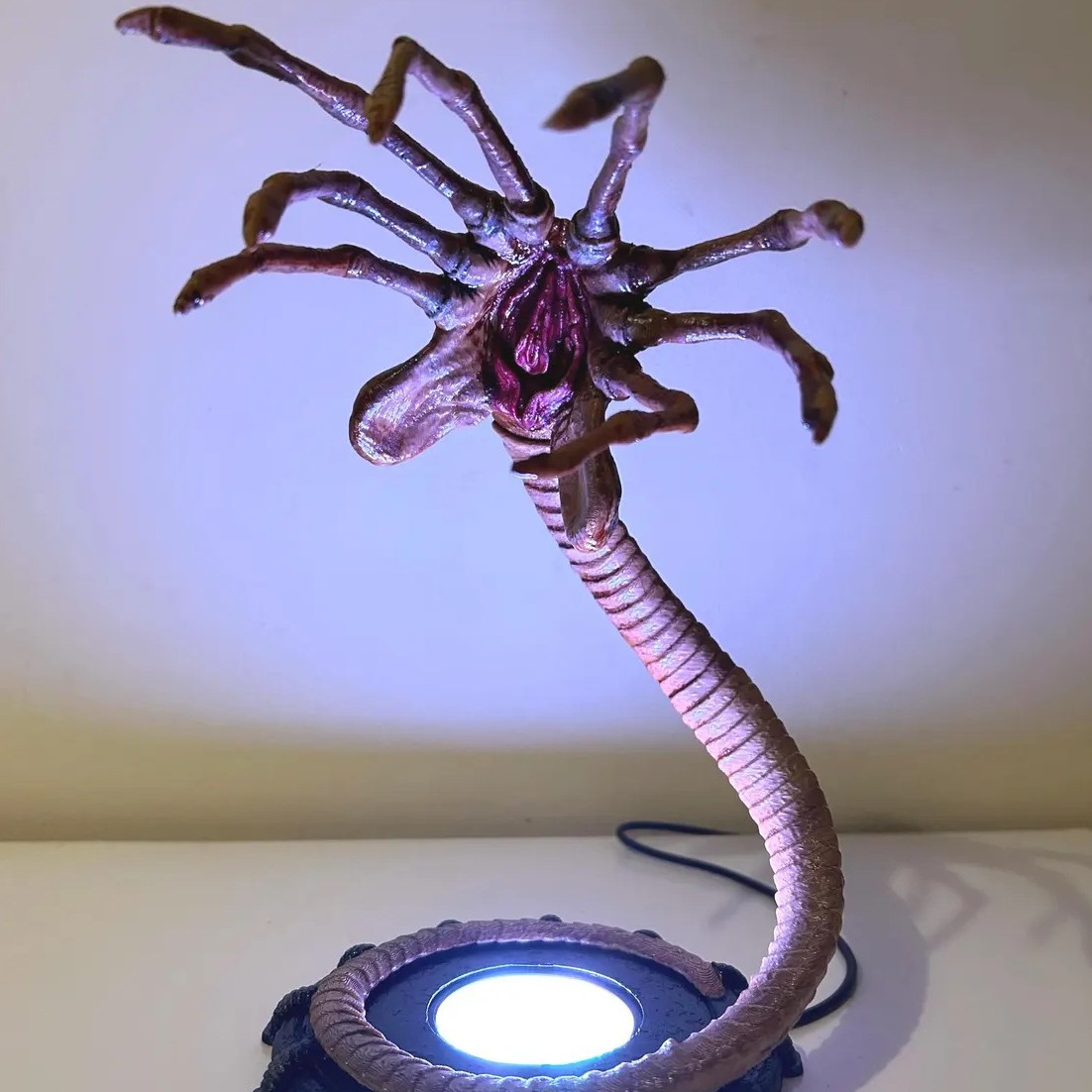 Home Decor Com - Lampe Alien Facehugger, veilleuse, décoration de