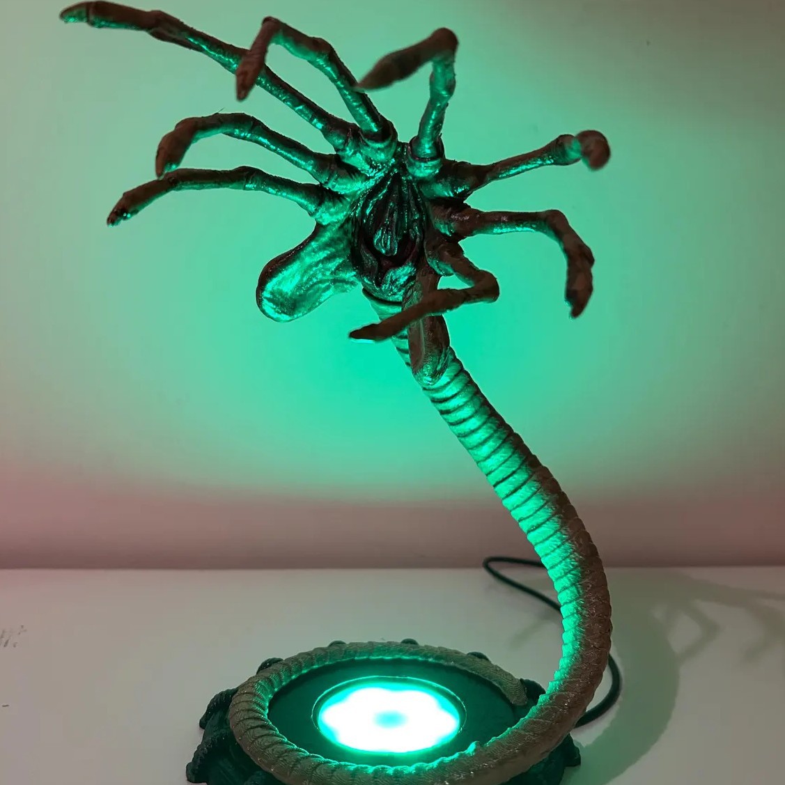 Lampe Alien Facehugger, veille - Home Decor Com avis et prix