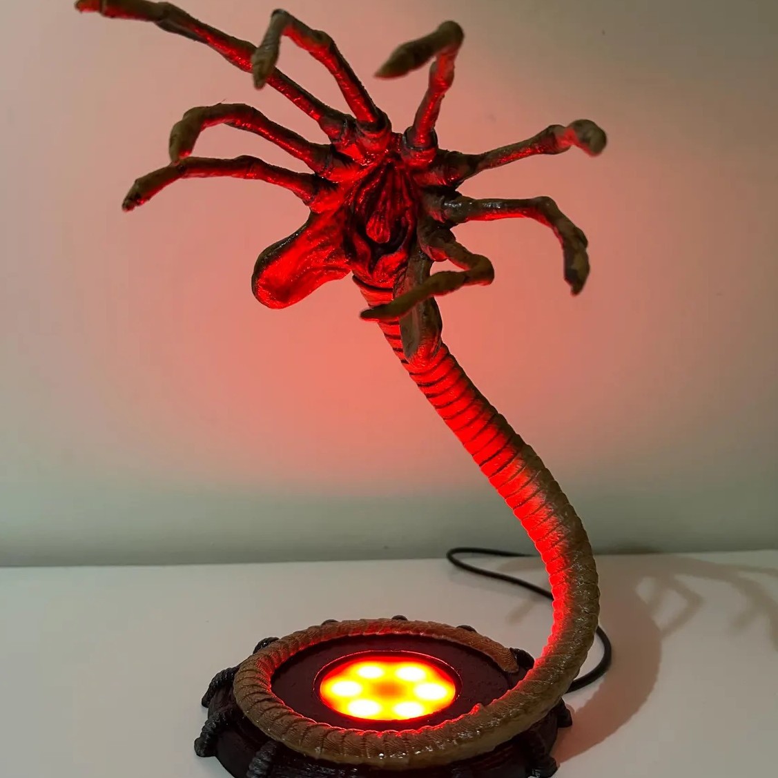 Lampe Alien Facehugger, veille - Home Decor Com avis et prix